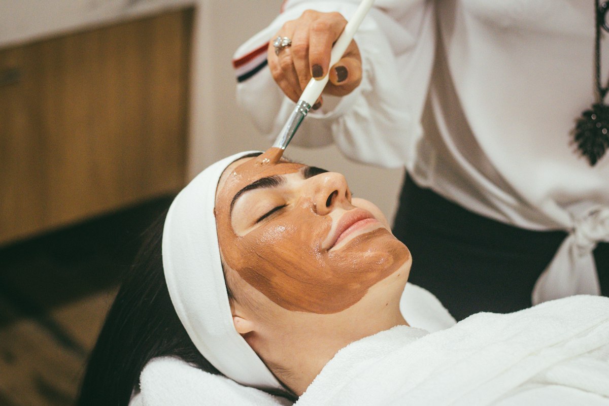 You are currently viewing The ‘Menopausal Skin Misread’: Hormonal Aging, the 30% Collagen Cliff, and the Science of Dermal Health